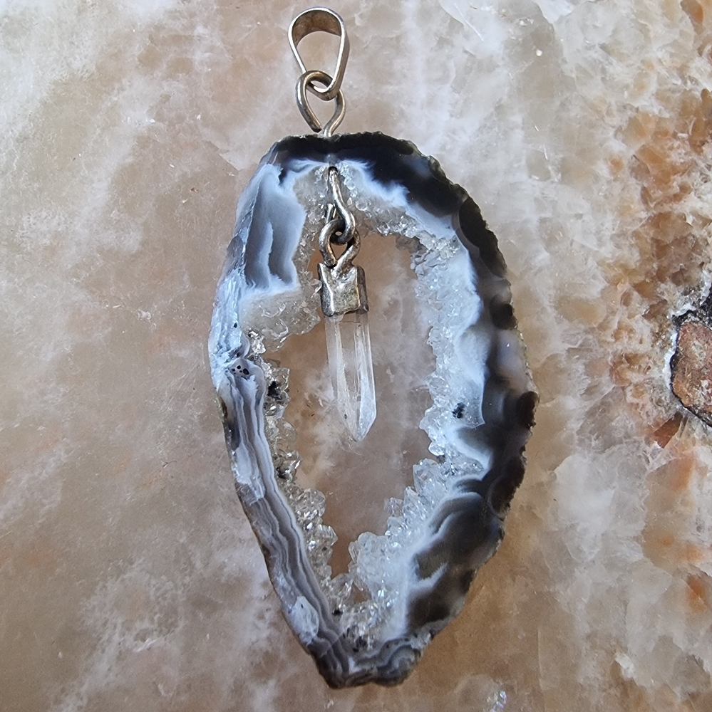 Crystal Agate Goede Pendant